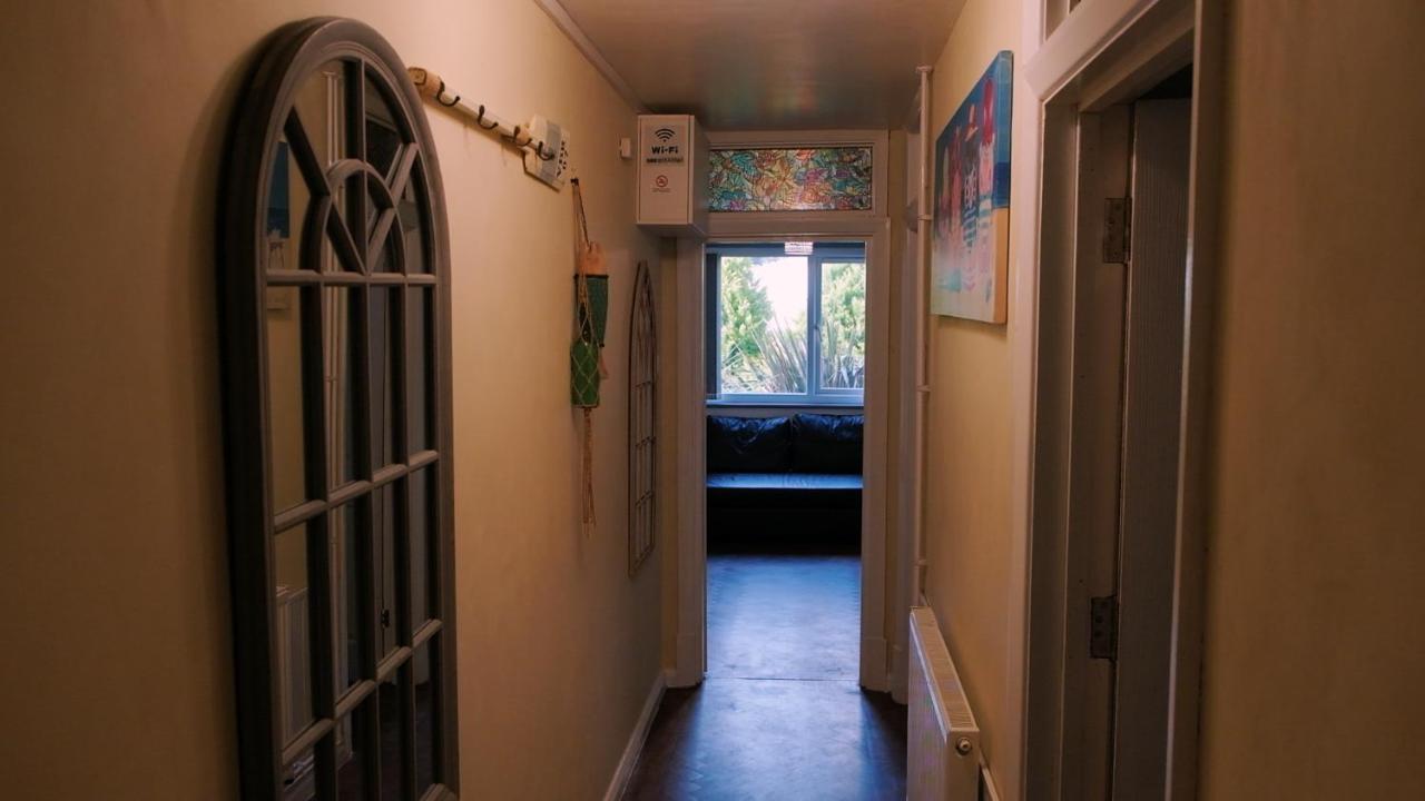 לו Commanders Cabin 'As Seen In Beyond Paradise' מראה חיצוני תמונה